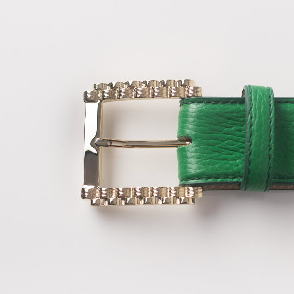 Schließe 1999 113 eisgold